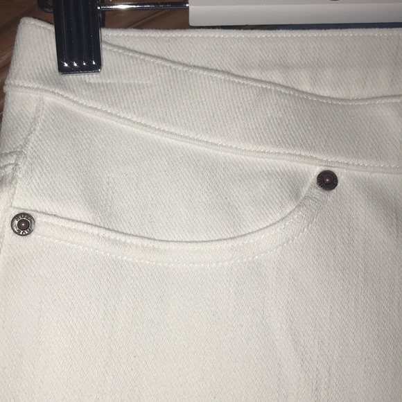 HUE Original Denim Leggings Essential Jeggings Stretch Mid-Rise In White BNWT - Picture 8 of 15